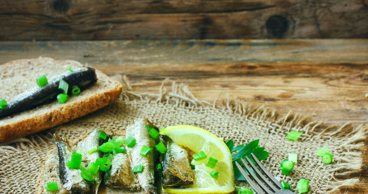 Sardines can be included in your diet in many ways. They can be used as an addition to sandwiches, as well as an ingredient in salads or sauces /123RF/PICSEL