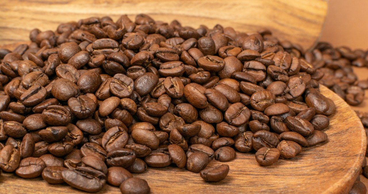 Coffee beans, famous for their absorbent properties, are said to "absorb" bad luck and negative energy /123RF/PICSEL
