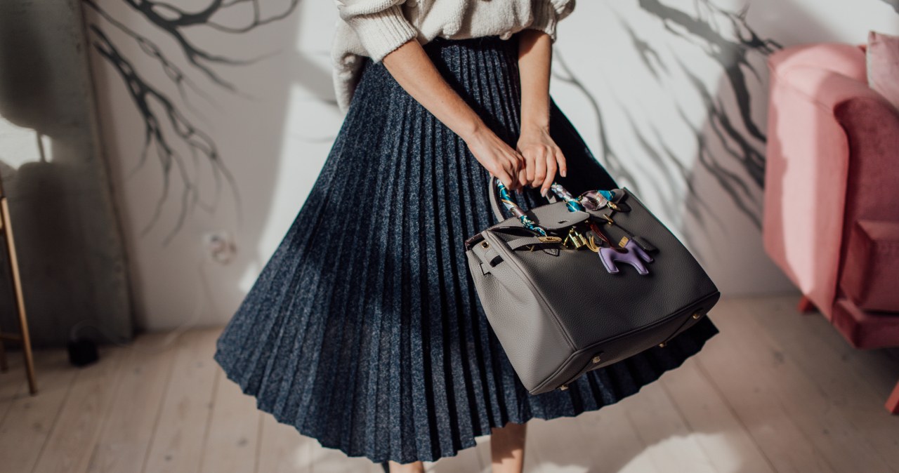 Choosing shoes to match a skirt is often quite a challenge /123RF/PICSEL