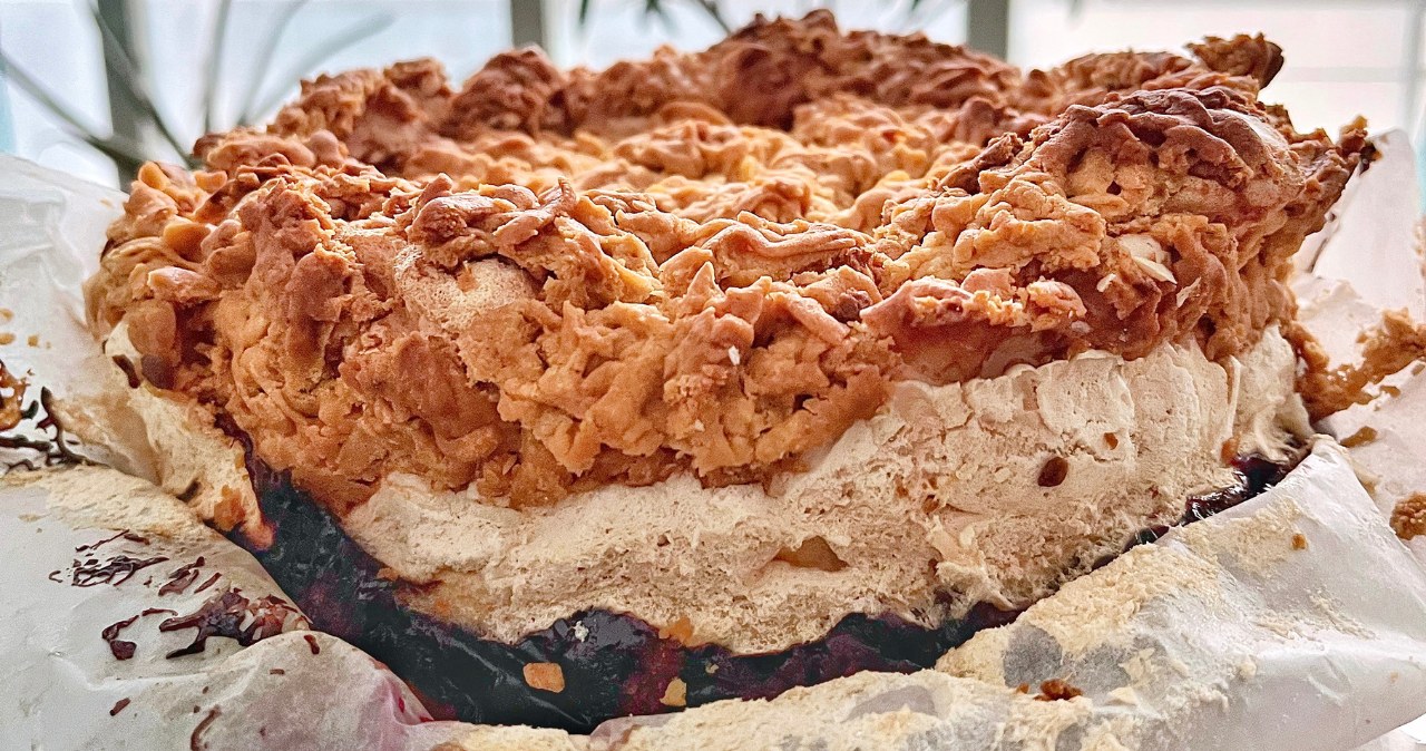 I used to think it was a rotten cake. Today I know that mold tastes the best