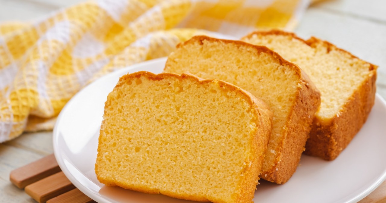 You can make this cake without a mixer. 10 minutes and a delicious Christmas dessert is ready