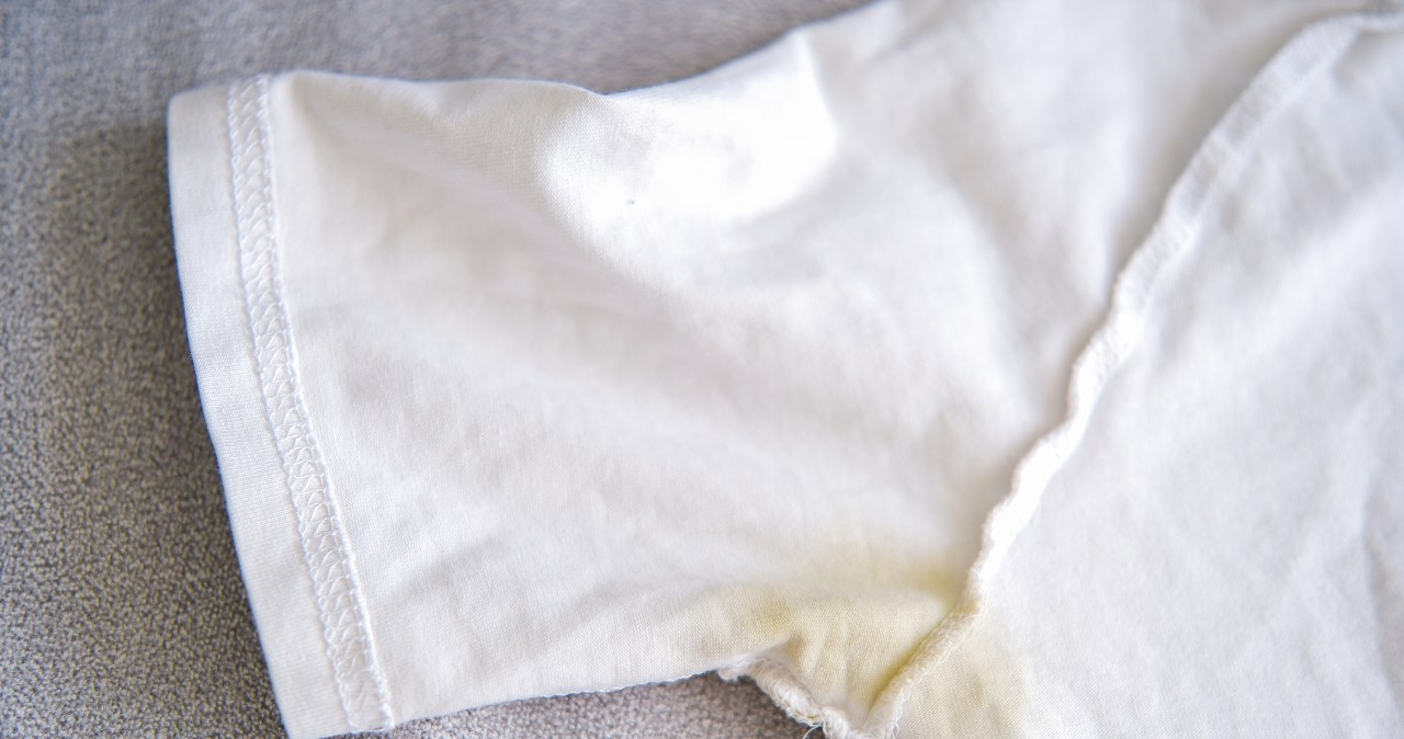 This is how you can remove sweat stains from your clothes. After washing they will look like new