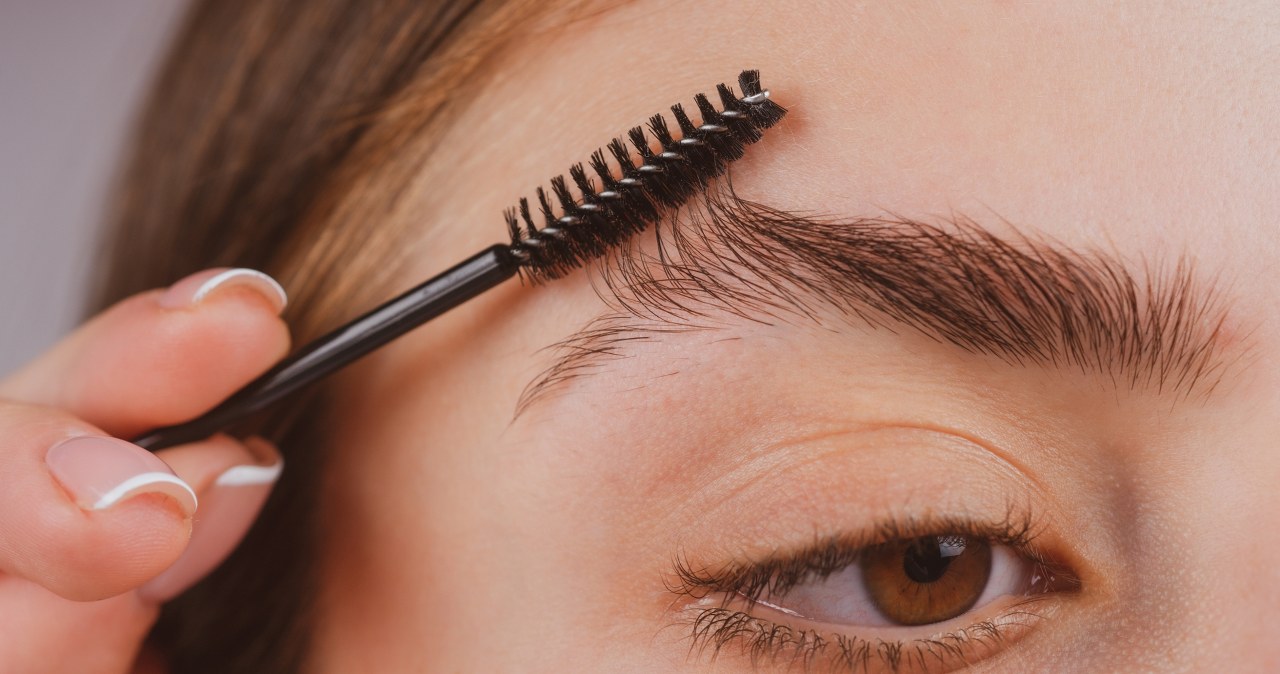 Eyebrows like from a salon without henna. They gain natural darkening