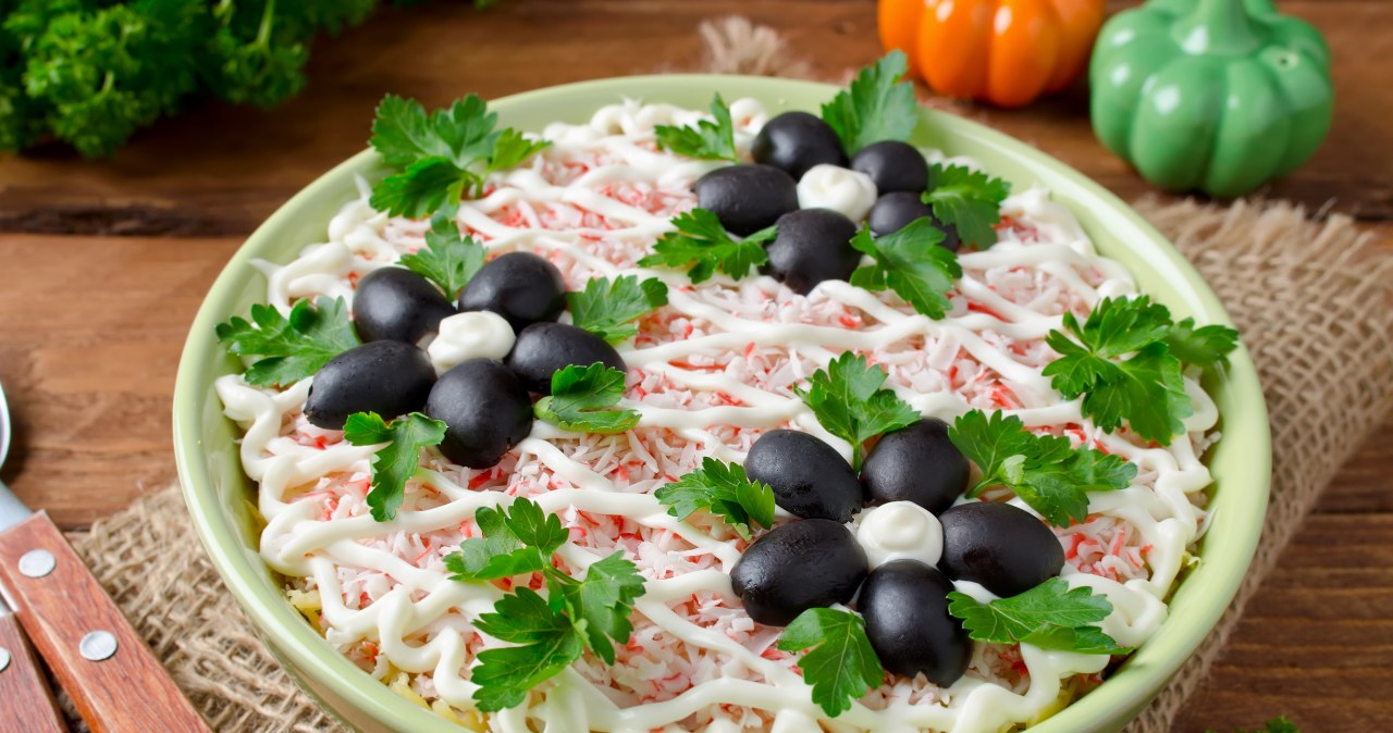 A light salad for the Easter table. It tastes great and its appearance is also impressive