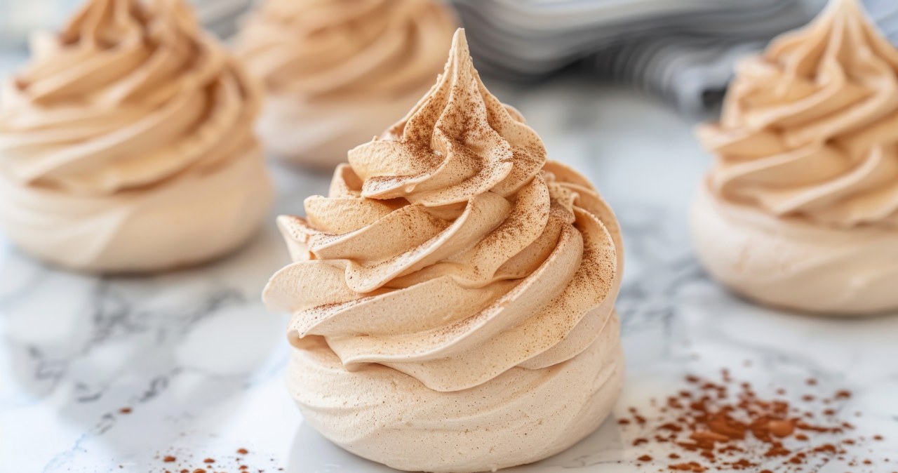 Crunch with coffee or decorate a cake with them. These sweets are hard to resist