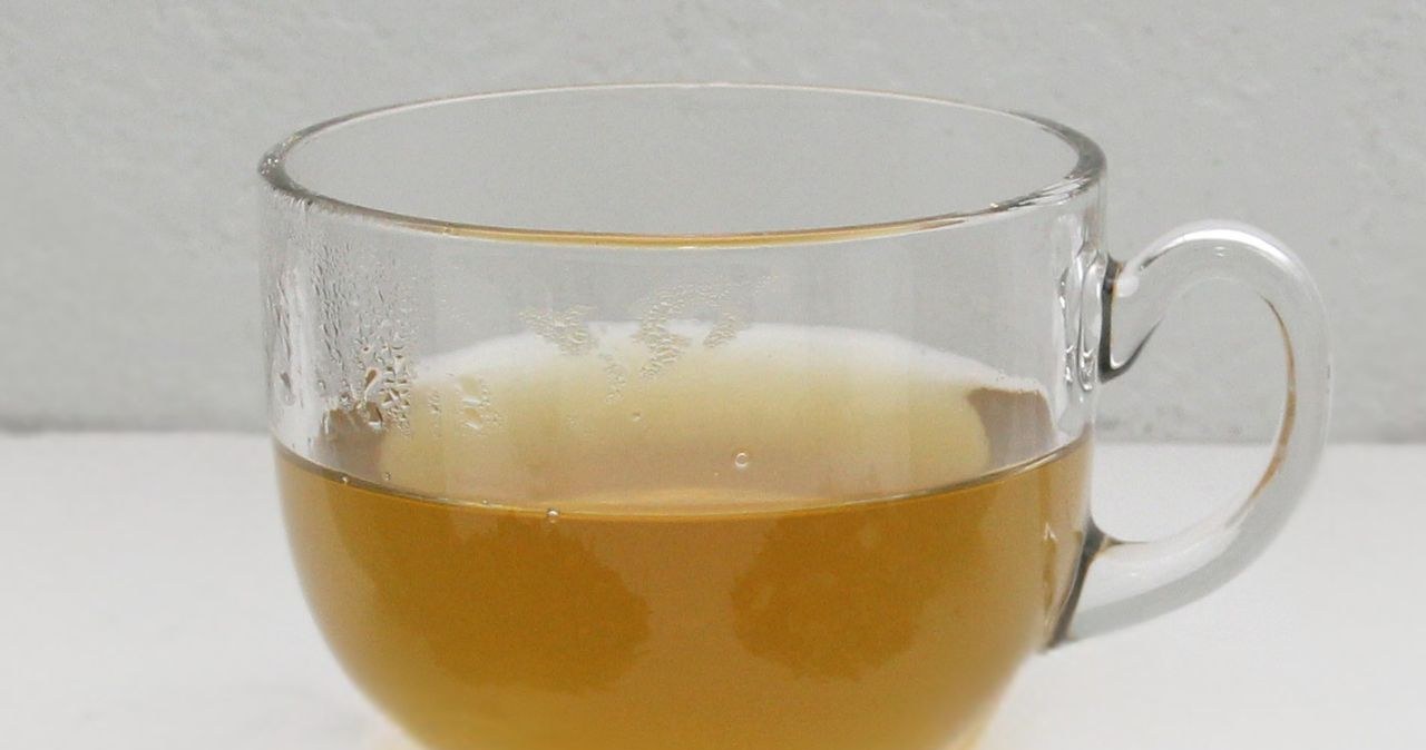 When you drink it on an empty stomach, it speeds up your metabolism and removes excess water from the body. It works like a plaster on the intestines