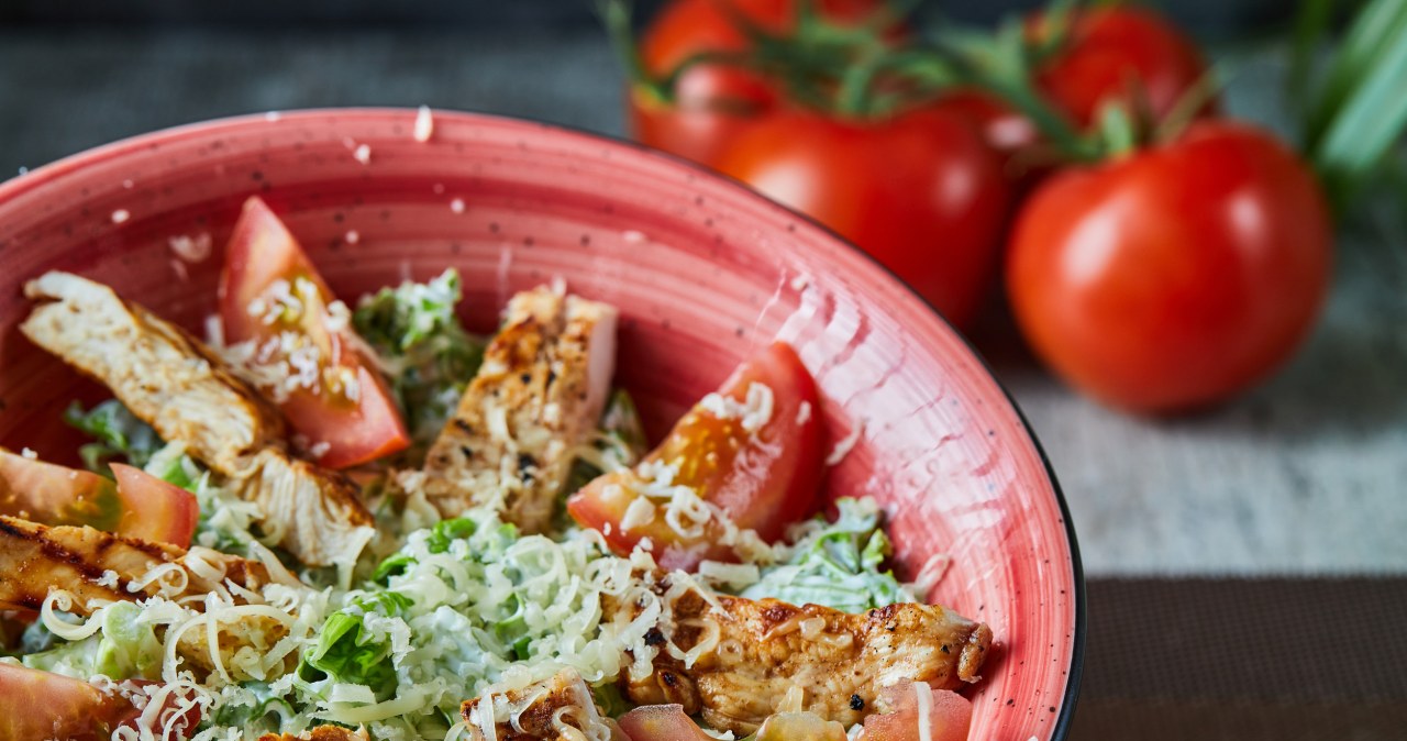 Juicy chicken, crispy lettuce and creamy sauce. Make a Caesar salad for dinner