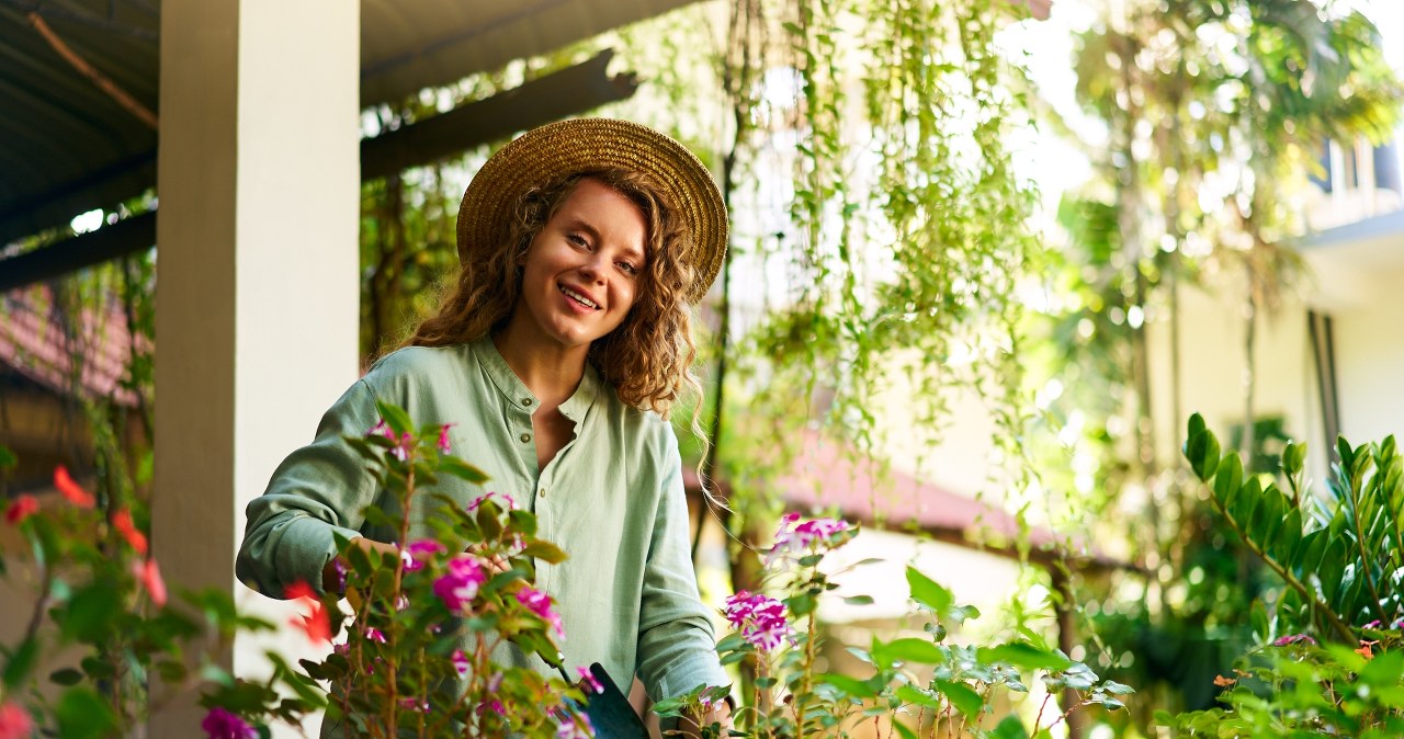 Do you want your garden to be covered with flowers all season long? Plant these species