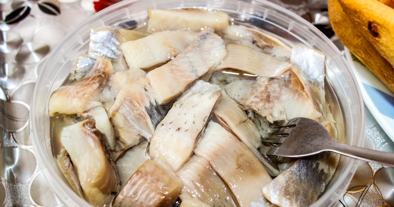 How to prepare herrings so that they are not salty? Soaking and pickling brings out their flavor