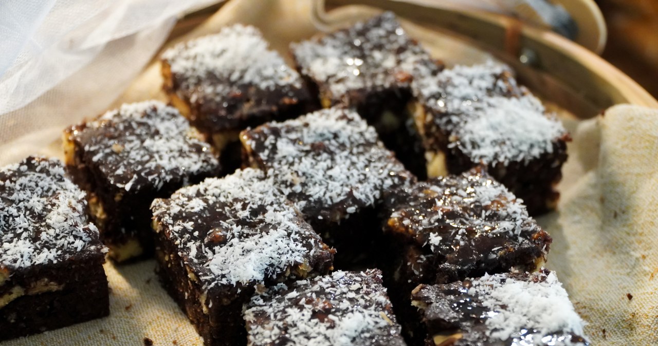 You can eat without guilt. It tastes like the best cake and helps you lose weight