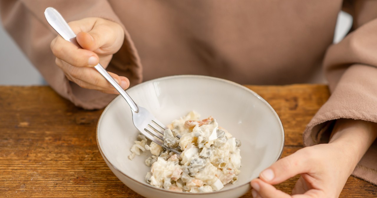 I eat it for dinner, I feel light and the kilograms are falling off. Classic salad in a new version