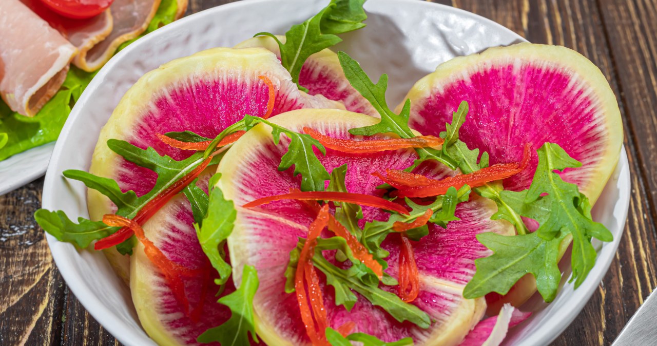 Crunch as a snack, add to salads or difficult to digest dishes. Improves eyesight, protects the liver and heart