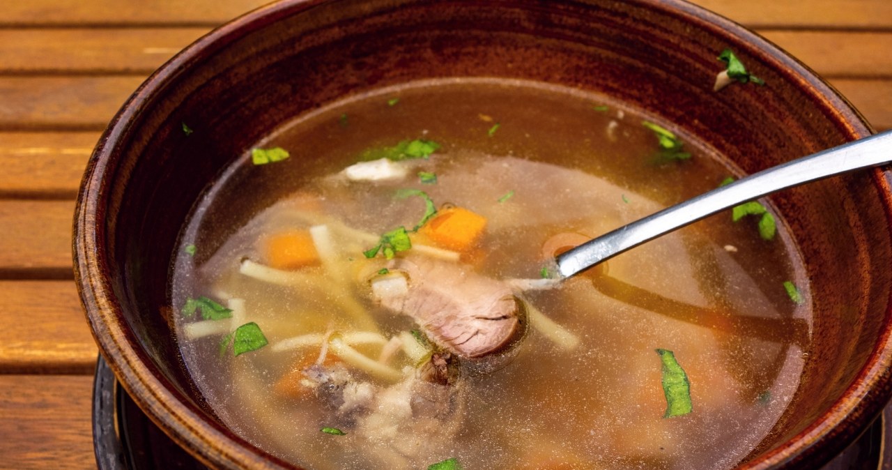 Roasted chicken and beef broth. Essential, aromatic and delicious