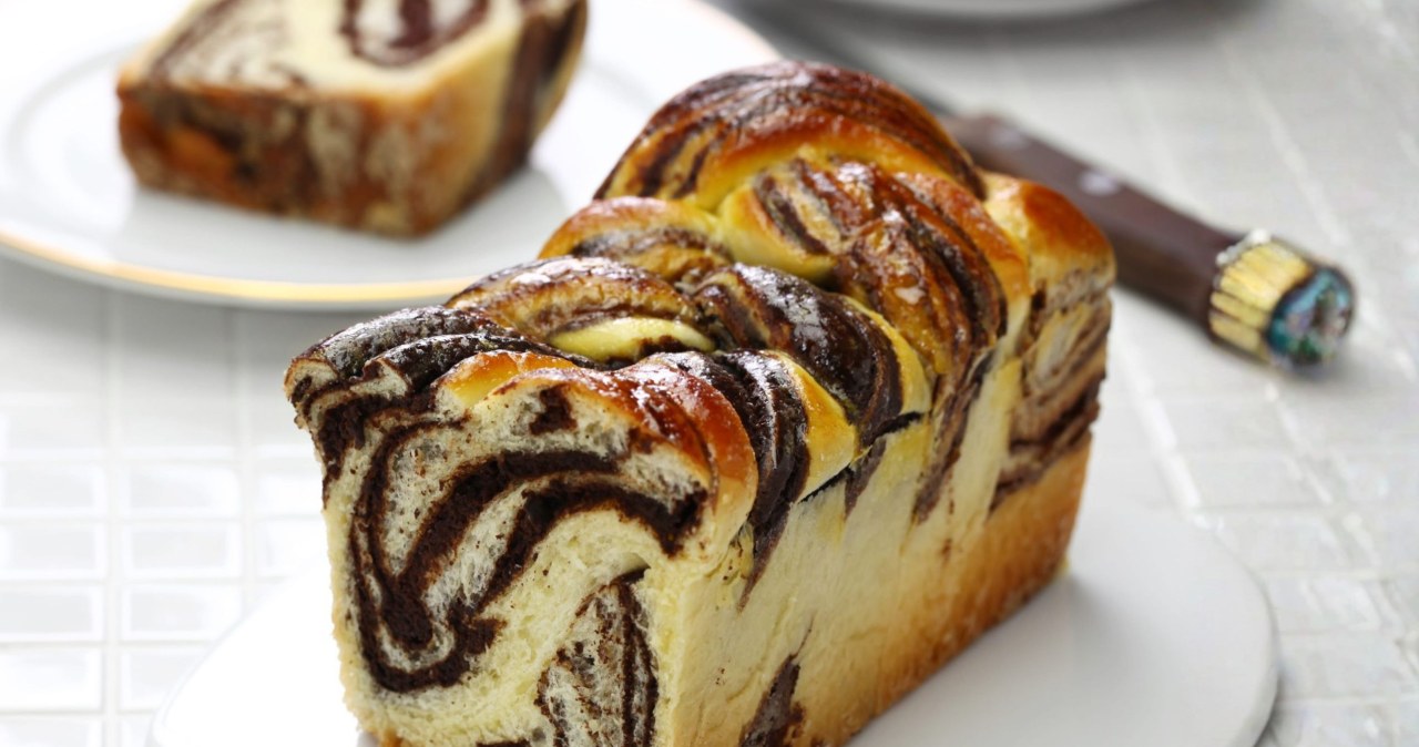 Plump bun with chocolate filling. It will disappear down to the last crumb