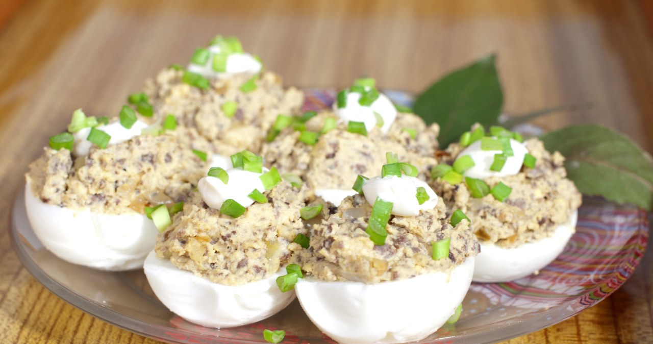 They have to appear on the table every year. There is no Easter without stuffed eggs