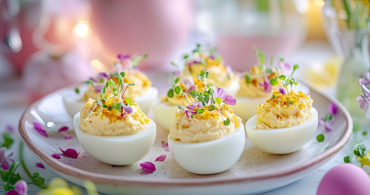 Eggs with a distinctive filling. They fit perfectly on the Christmas table