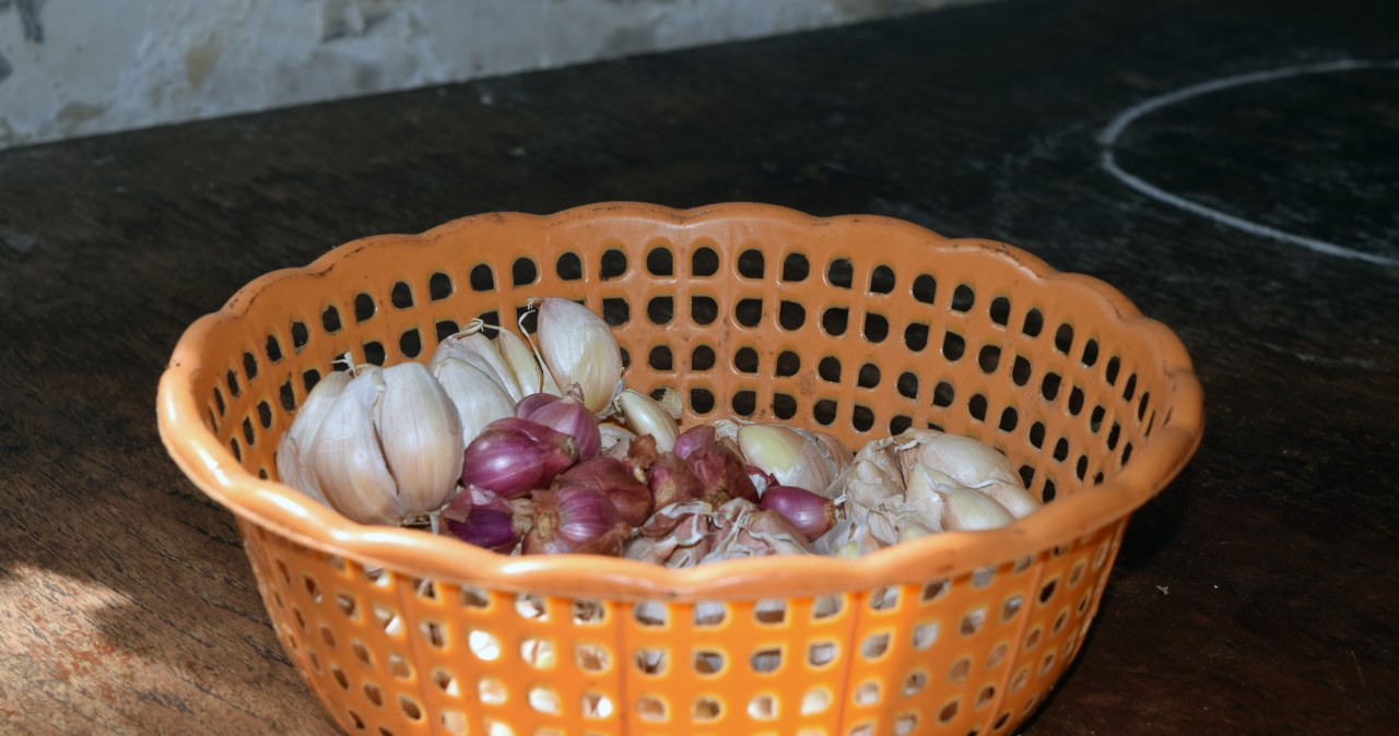 The best way to store garlic. It remains firm for a long time and does not lose valuable values