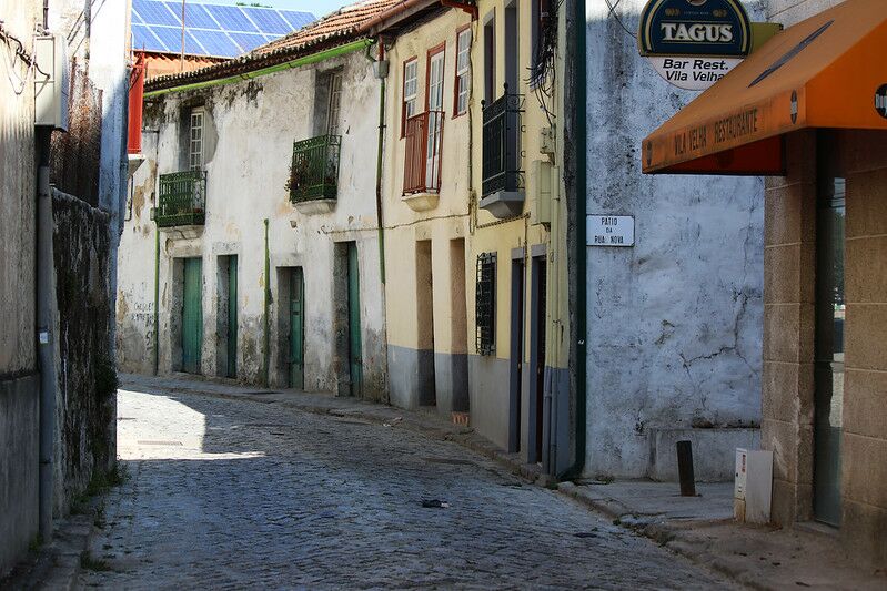 Don’t rush, analyze, negotiate: “opportune moment” to take a good look at the house contract