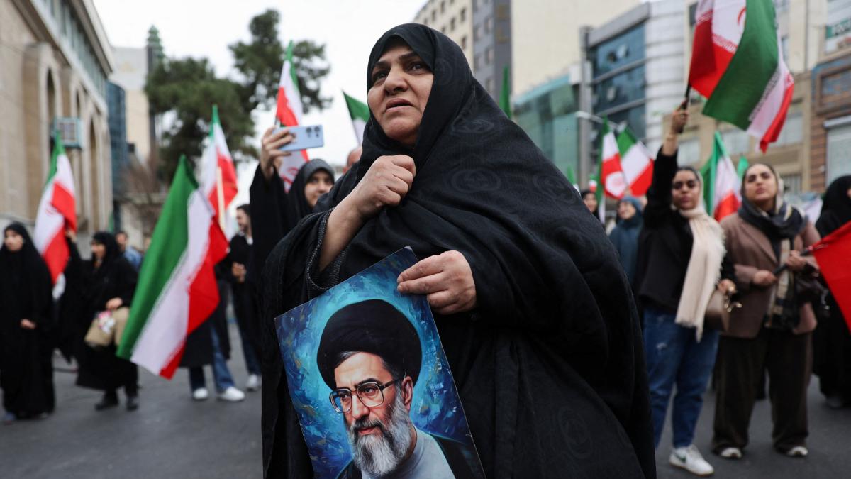 Iran confirms Khamenei's death and promises a major military operation and Trump threatens to attack with "unseen force" if that happens