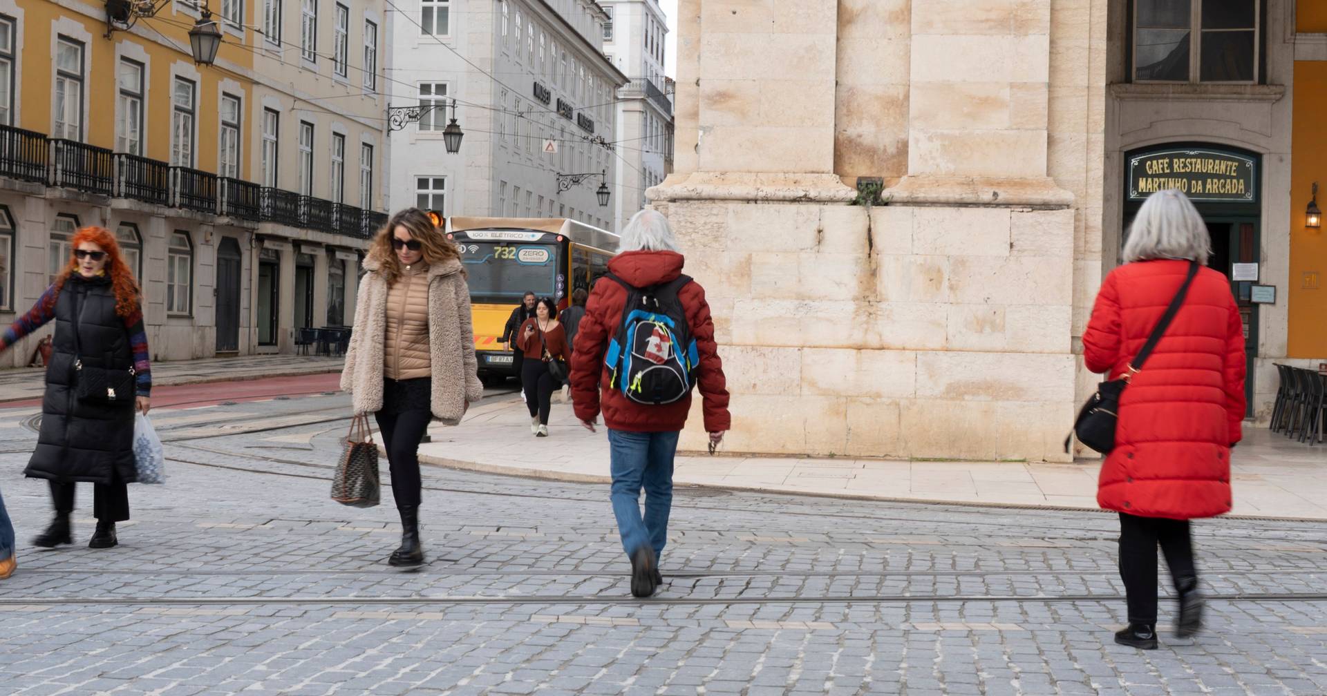 Portuguese women are more qualified but continue to earn less than men