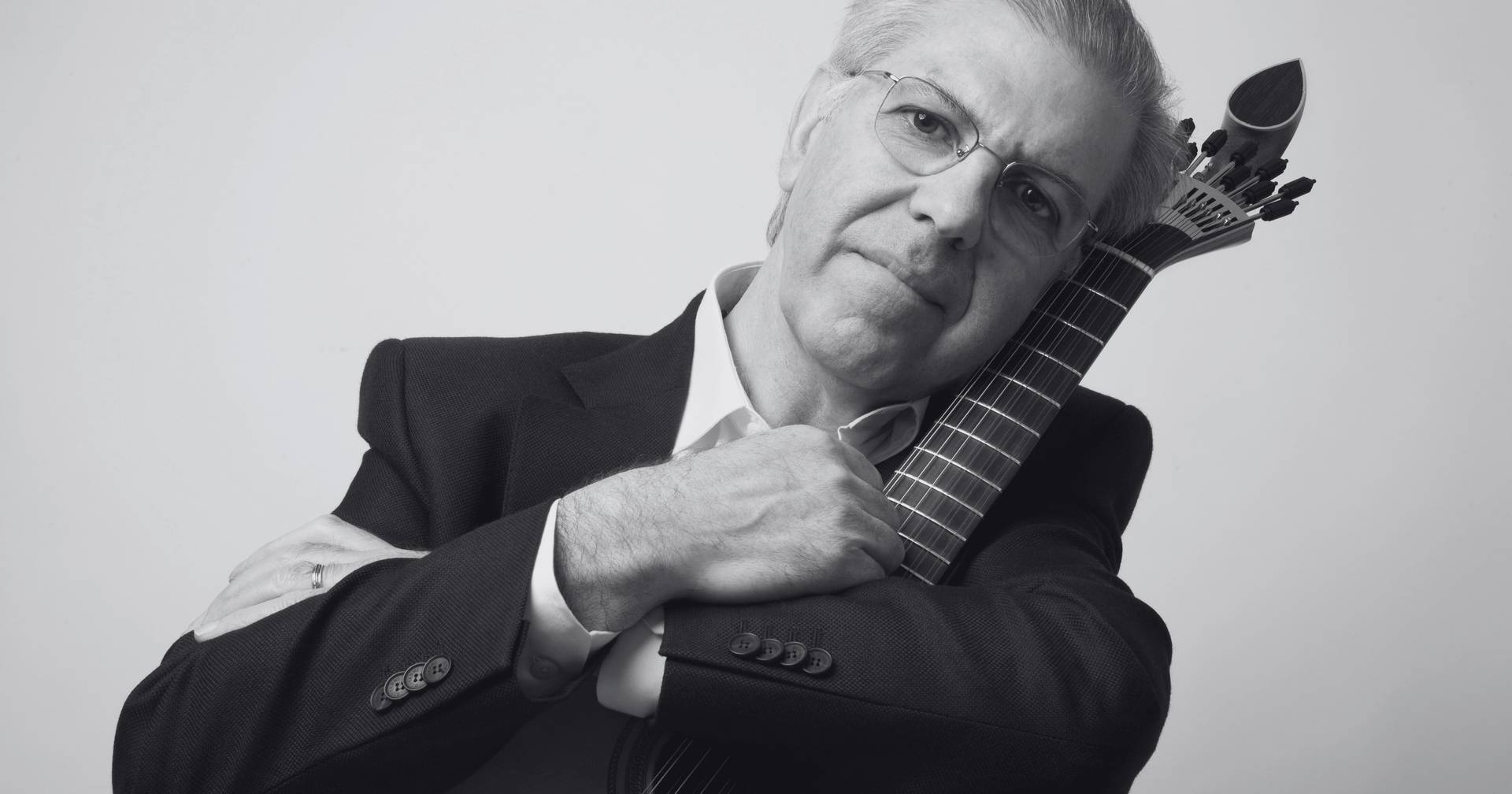 Guitarist and fado singer Carlos Macedo, performer of "Até o Rei ia ao Fado", has died
