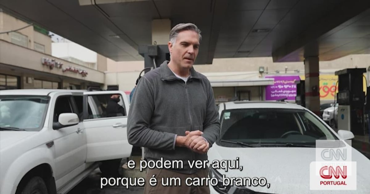 Race for bombs: Iranians form lines under "oil rain"