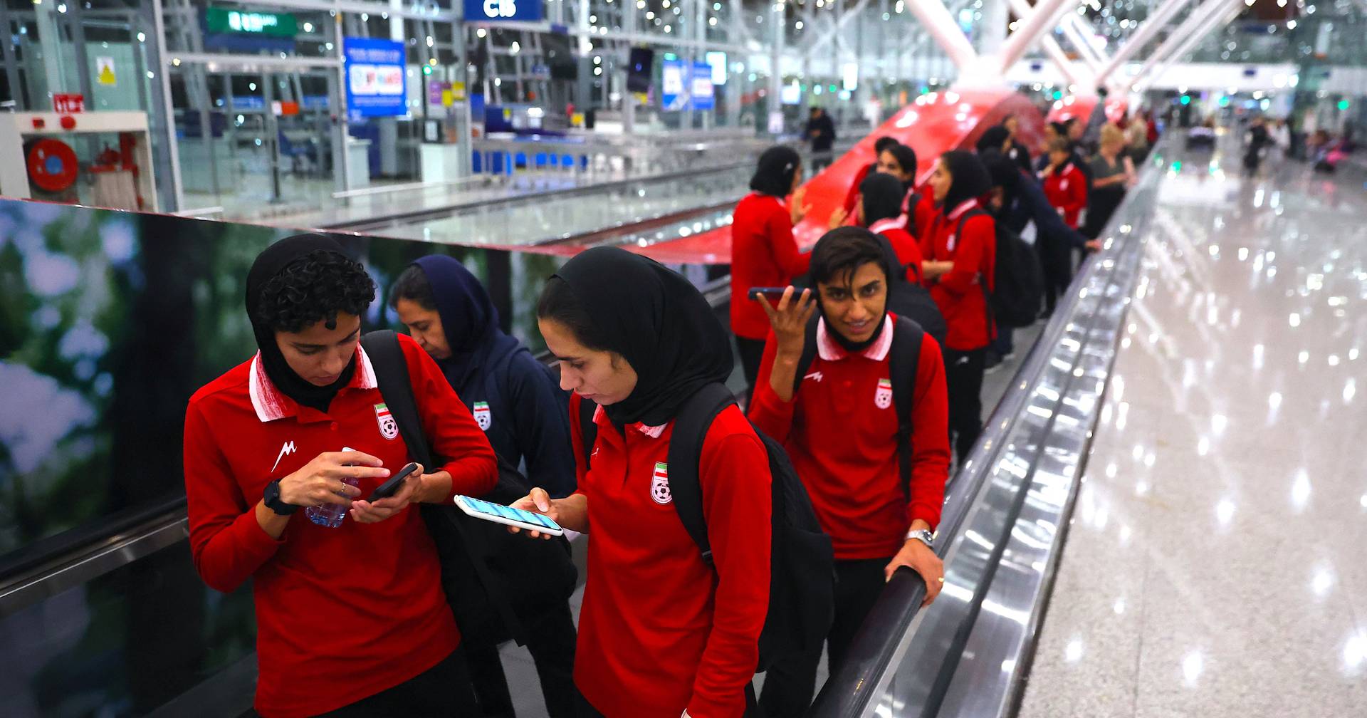 Iranian footballer changes her mind about asylum in Australia and asks to return to Iran