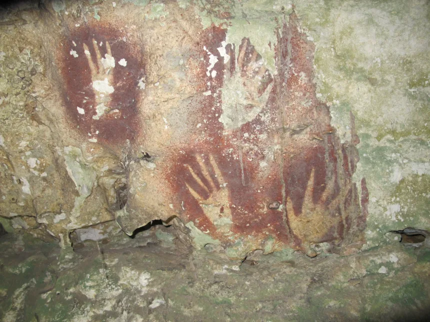 Outline of a hand at least 67,800 years old discovered in Indonesia