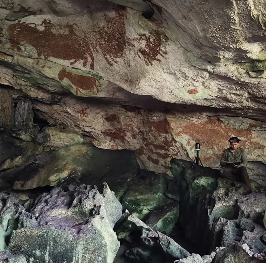 Outline of a hand at least 67,800 years old discovered in Indonesia