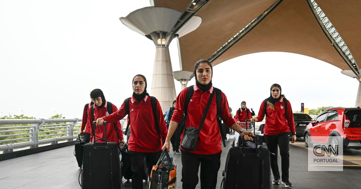"In a normal country, athletes are greeted with medals. In my country, they are greeted with bullets": what could happen to Iran's national team football players