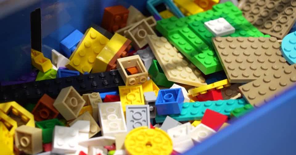 Lego celebrates growth, but tension in the Middle East increases production costs