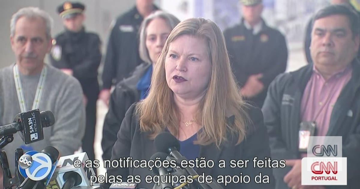 New York Airport will be closed for several hours to facilitate investigation after plane crash