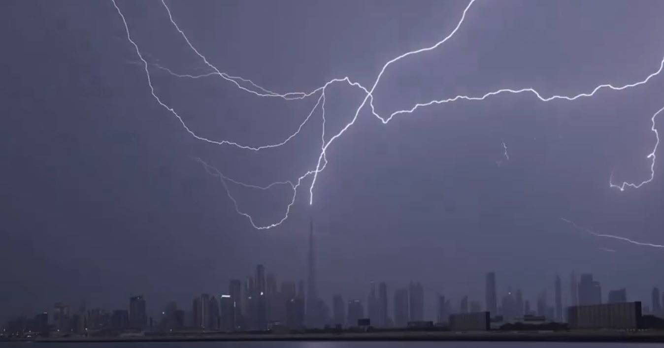 During intense storm in Dubai, lightning strikes Burj Khalifa