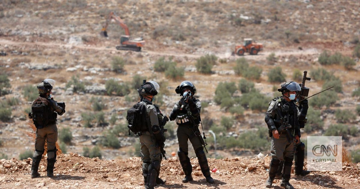 Settlers attacked Palestinians in Mukhmas, the Israeli army arrived an hour later. Then he left, then they came back — and it's almost always like this