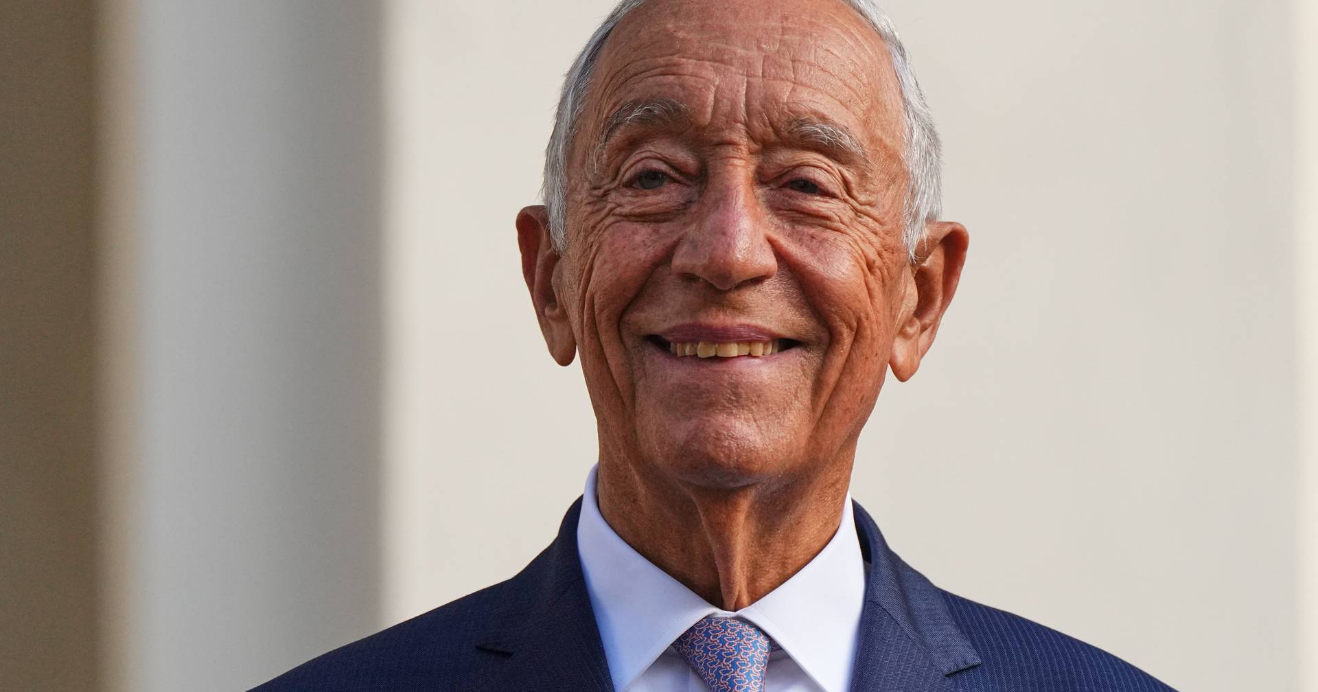 Marcelo avoids talking about politics in Celorico and continues to cross the "eternal desert"