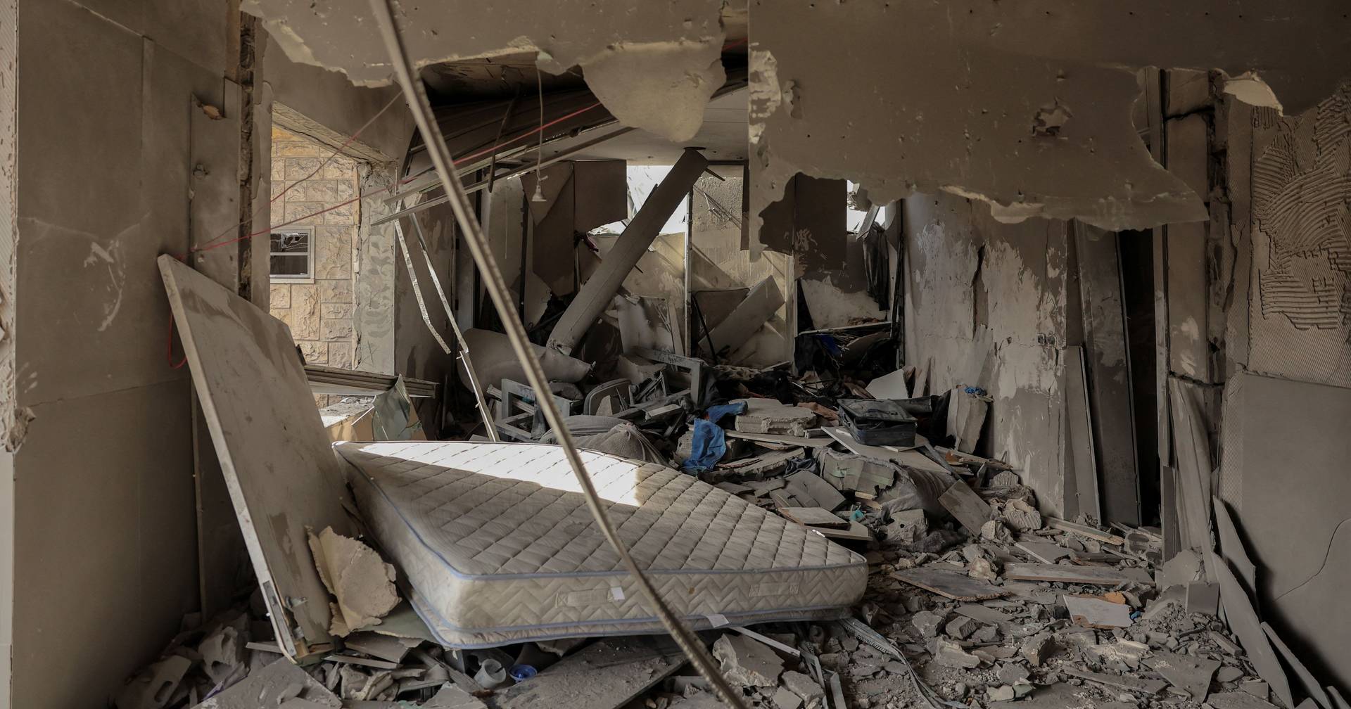 "I will stay here until my last breath": Lebanese refuse to leave, even with buildings in rubble