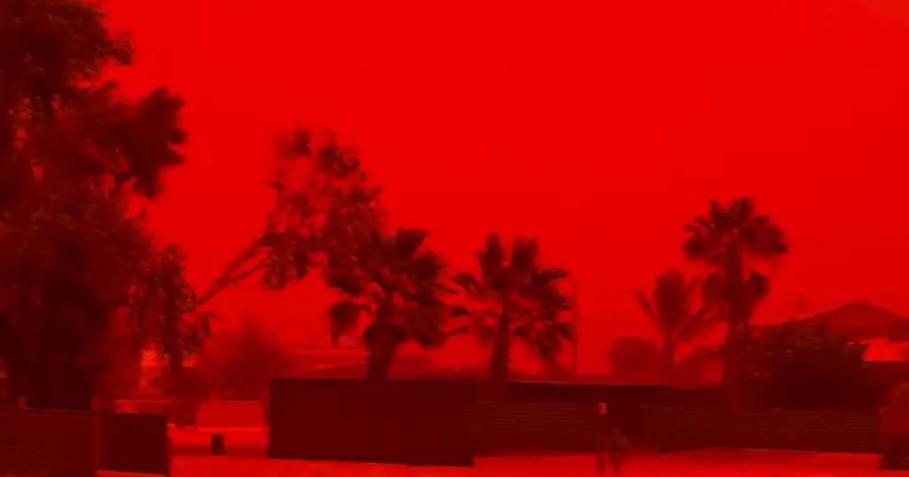 Cyclone Narelle 'paints' Western Australia's sky red