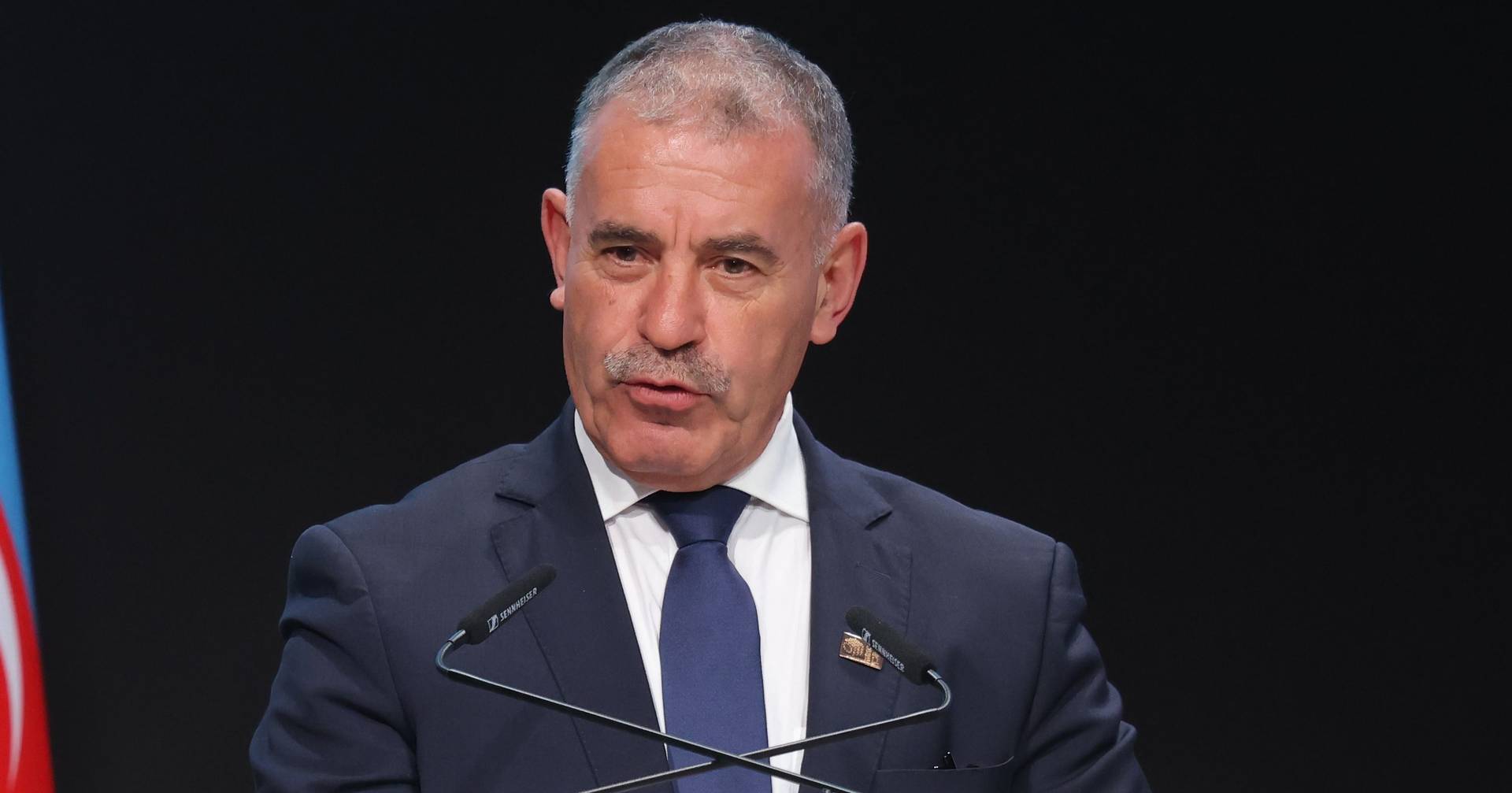 Secretary of State begins visit to Venezuela for diplomatic meetings and with the Portuguese community