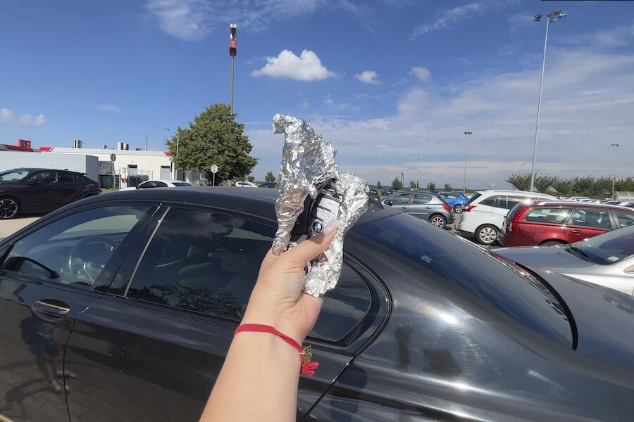 GNR warns of new way of stealing cars: aluminum foil helps prevent Relay Attack