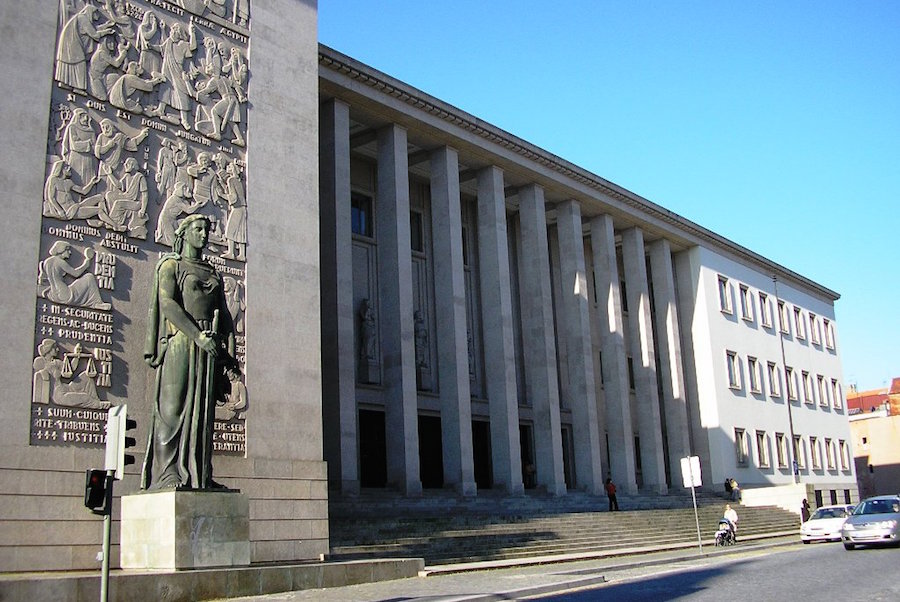 Court orders return of 580 thousand euros to “Ferrari Dealer”