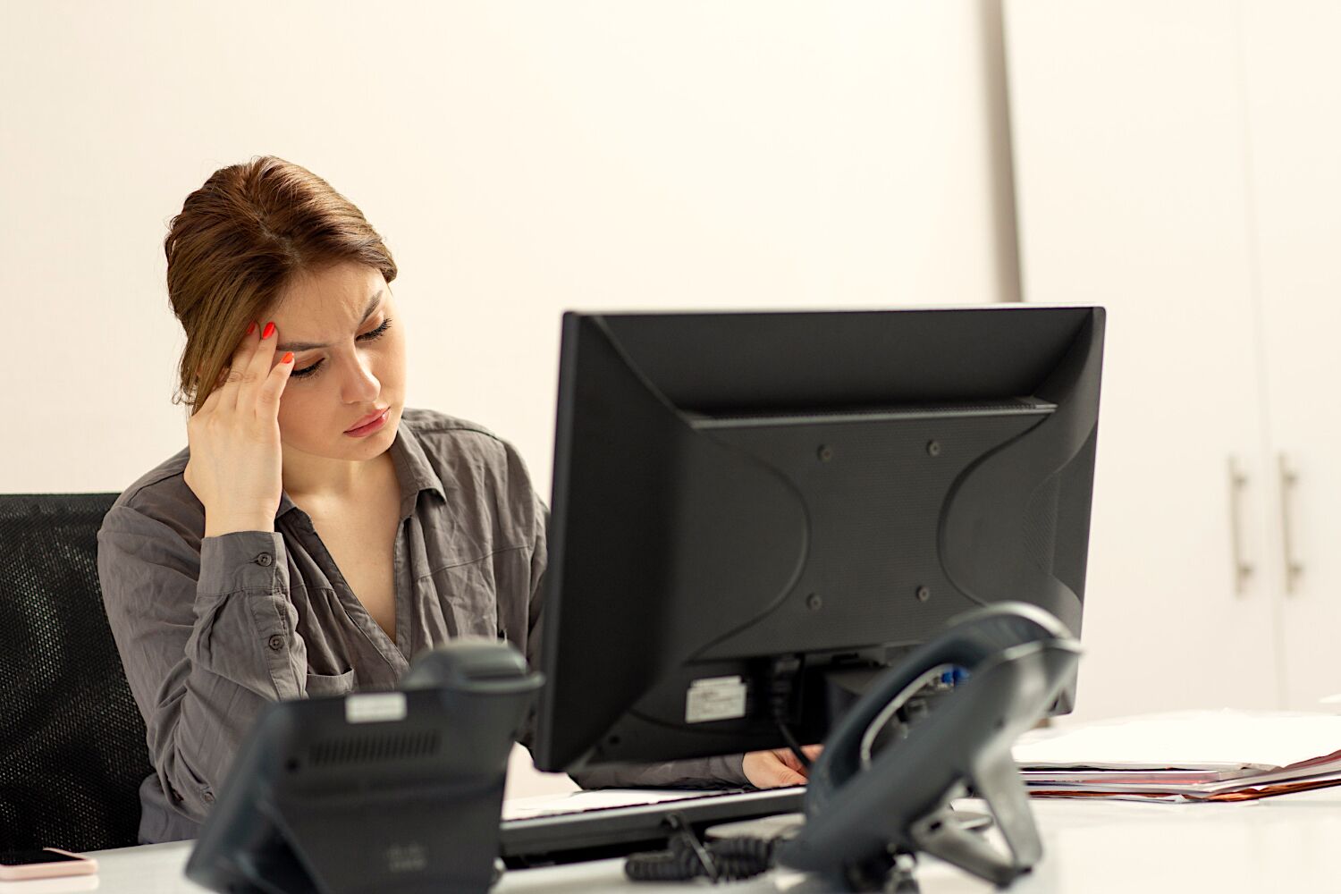 It's not just in your head: the “office look” can actually make you more tired and ugly