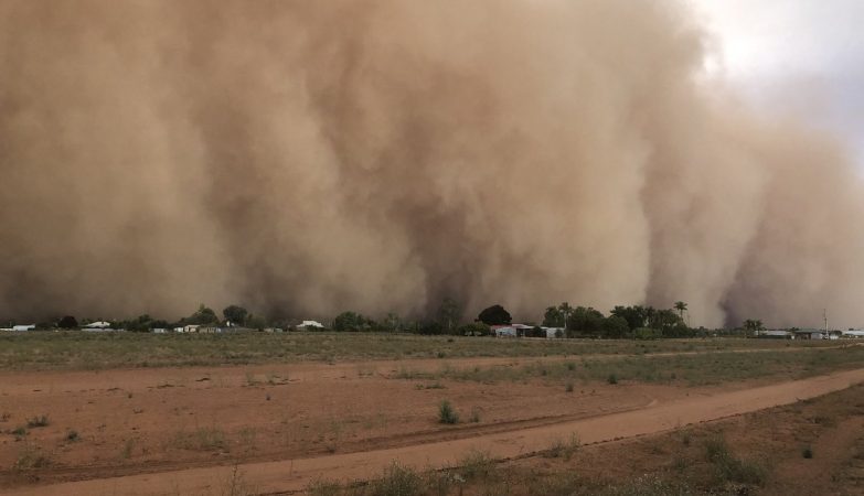 “How are we going to live?”: orange sky, huge sandstorm in Gaza