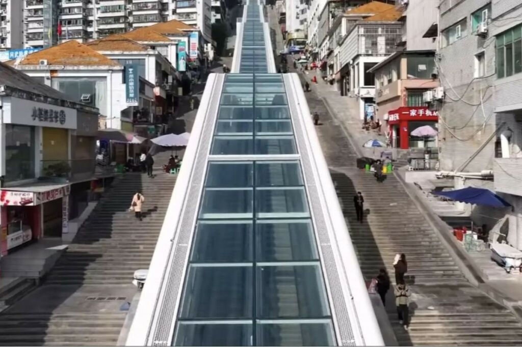 China opens the world's largest outdoor escalator. Extends over 900 meters