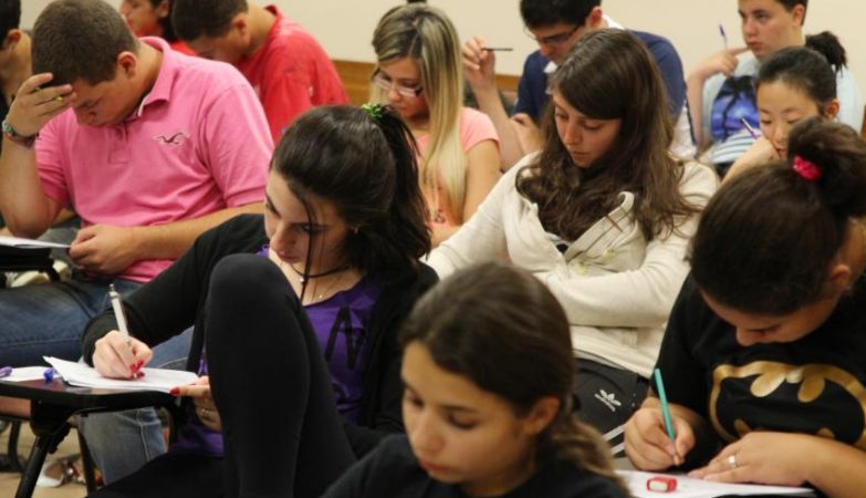 They count more for some than for others: the idea about exams for students without classes