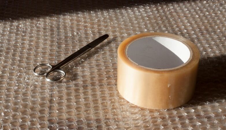 Adhesive tape “screams” when removed. Physicists have discovered why