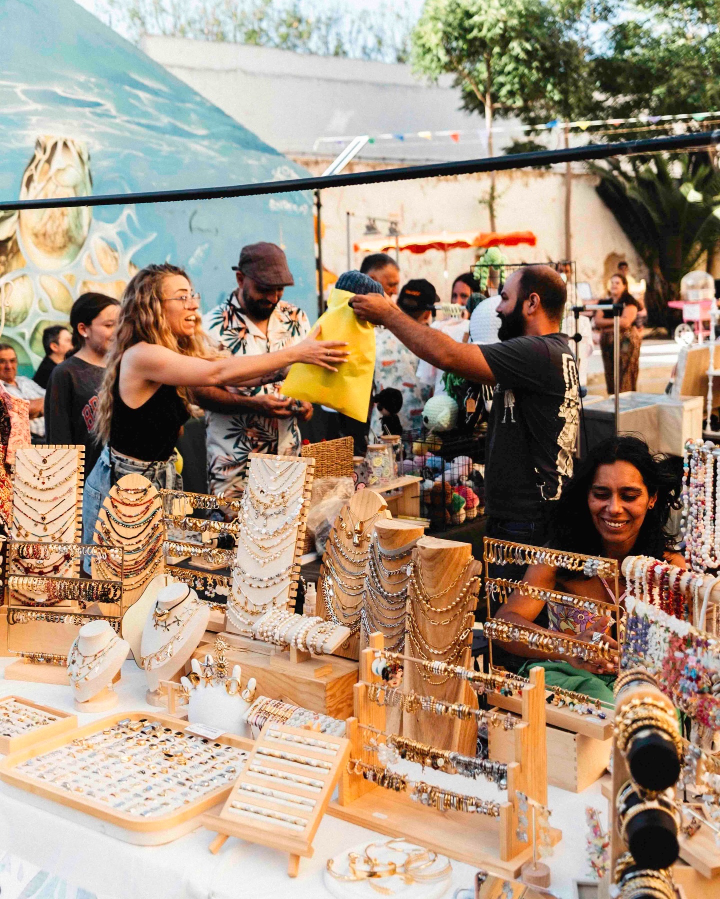 Olhão, Tavira and Faro host the “Artists & Fleas” market in April