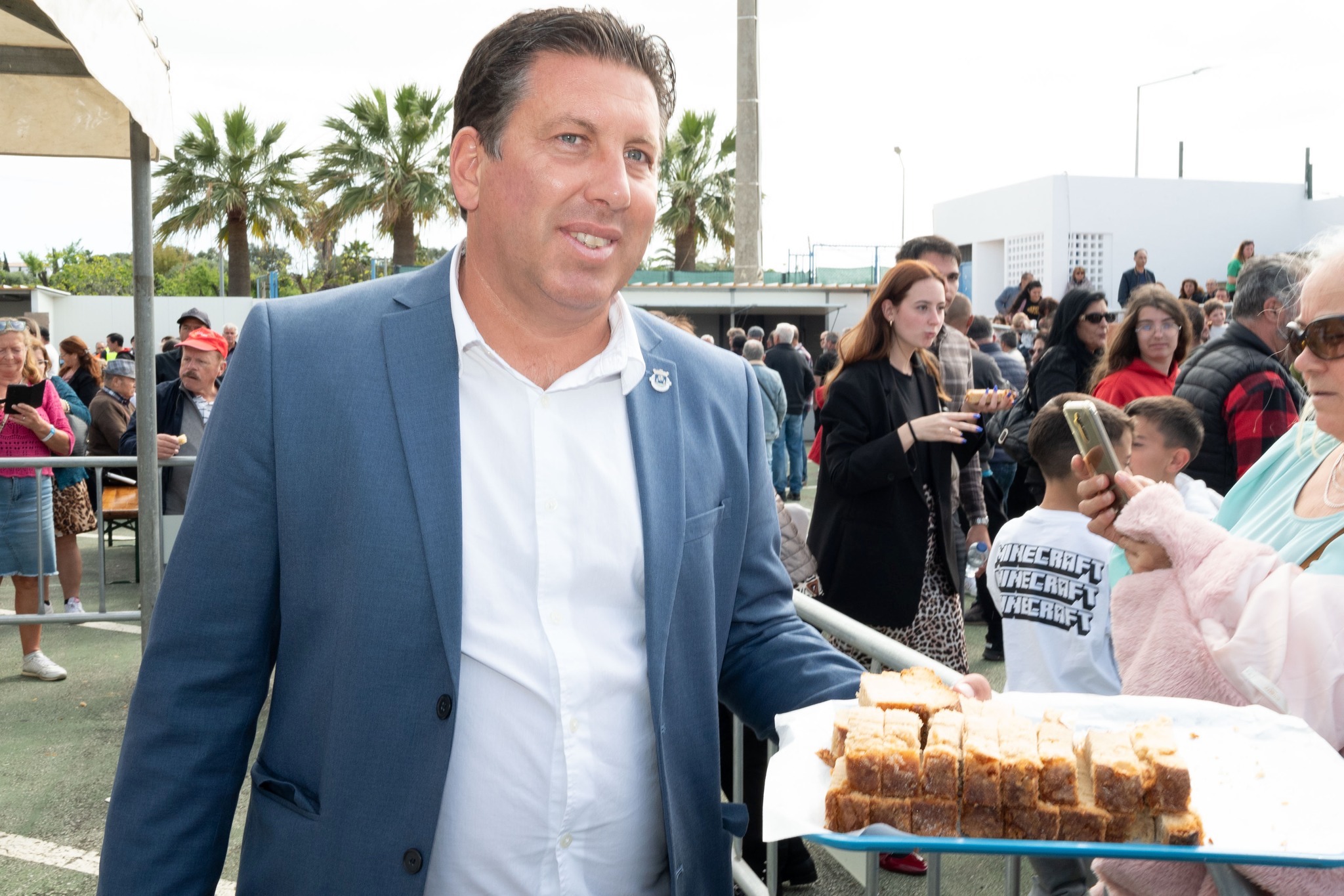 Giant folar and music liven up Guia on Easter Sunday