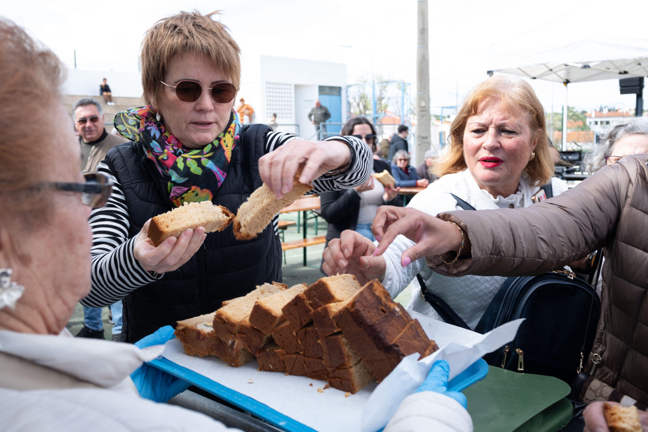 Giant folar and music liven up Guia on Easter Sunday