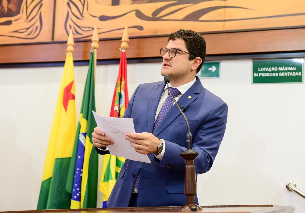 At Aleac, Eduardo Ribeiro is grateful for the approval of the School Material Card Law