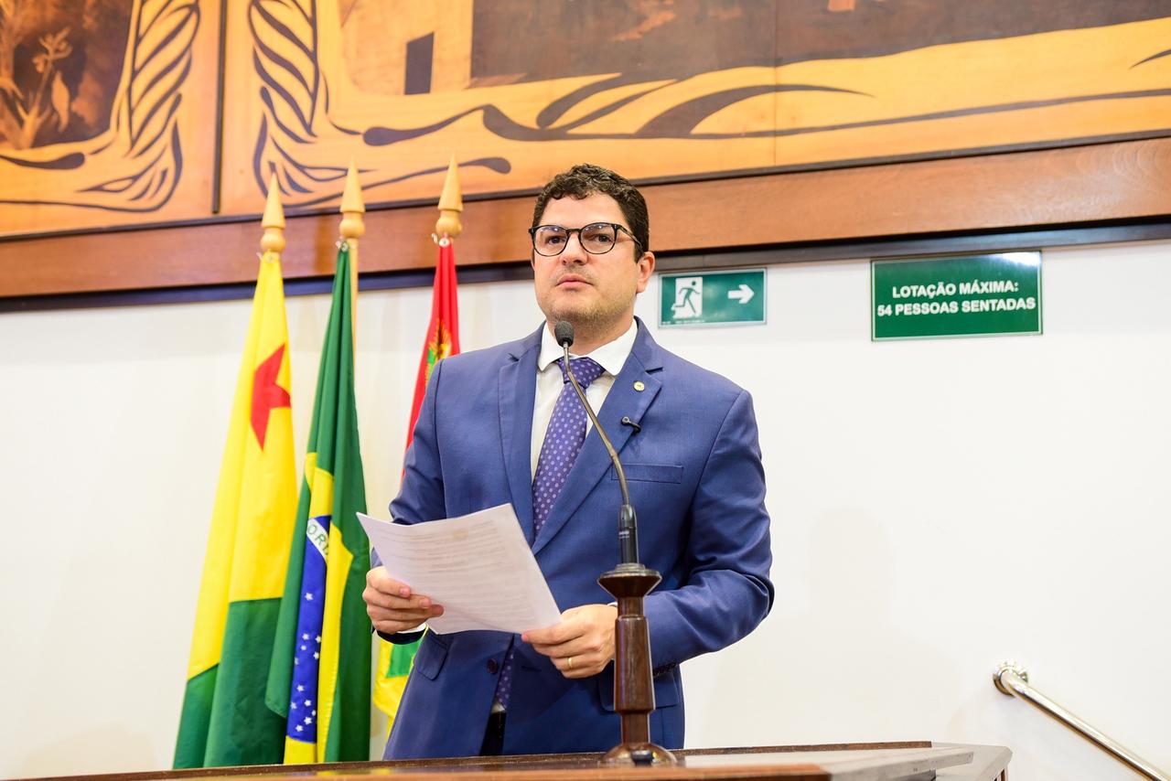 At Aleac, Eduardo Ribeiro is grateful for the approval of the School Material Card Law